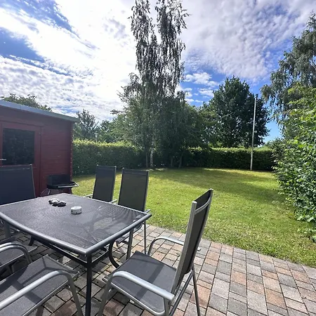 Ferienhaus Huehnergott Mit Grossem Garten Familienfreundlich